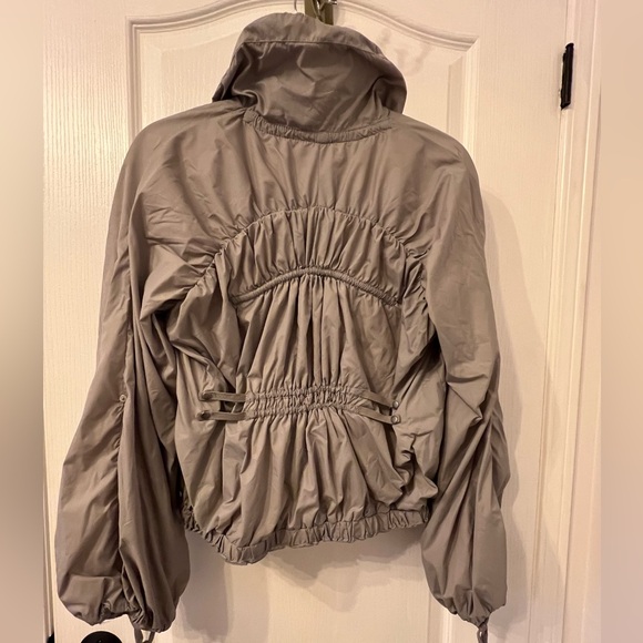 Wind rain jacket. - Picture 3 of 7